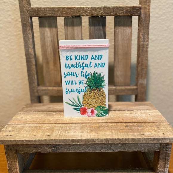 Pineapple Tier Tray Decor, Be Kind & Truthful & Your Life Will Be Fruitful Decor - Picture 2 of 9